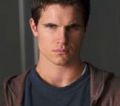 Robbie Amell