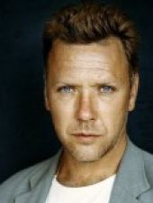 Mikael Persbrandt