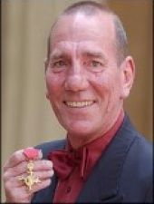 Pete Postlethwaite