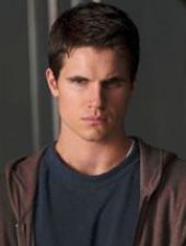 Robbie Amell