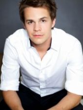 Johnny Simmons