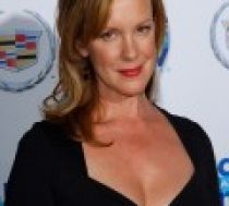 Elizabeth Perkins