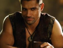 Manu Bennett